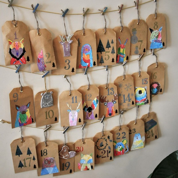 calendrier de l'avent fait main pour les enfants avec sachets en papier et animaux de la foret scandinave