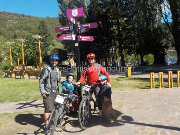 famille en vélo en argentine